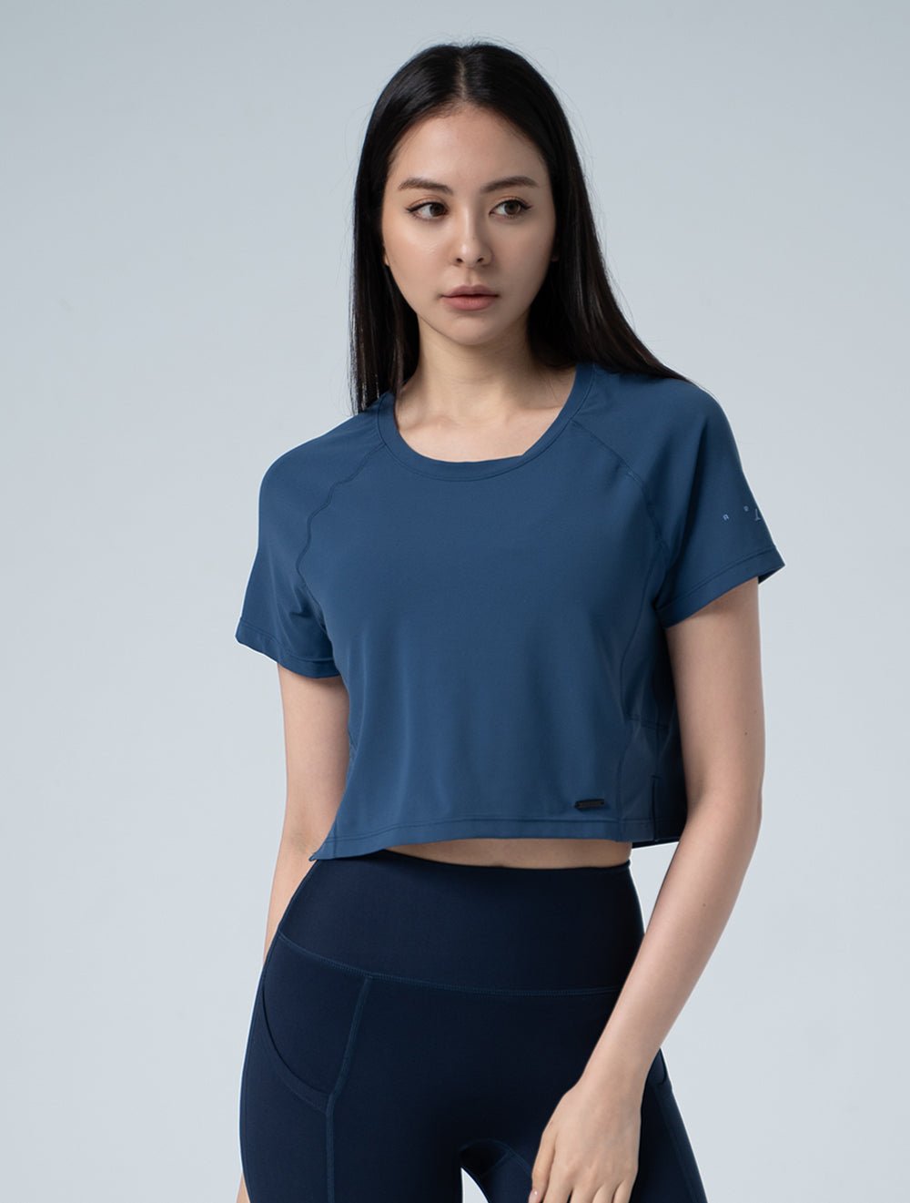 FluxFit™ 拉克蘭袖剪接短版上衣25 - 2 (斜紋藍) - AROAK 機能健身服飾 | 專為健人打造