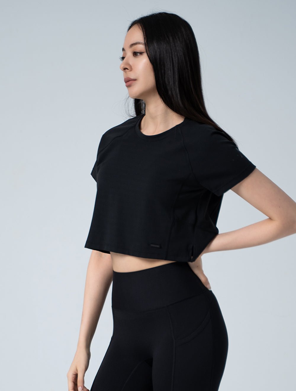 FluxFit™ 拉克蘭袖剪接短版上衣25 - 2 (黑) - AROAK 機能健身服飾 | 專為健人打造