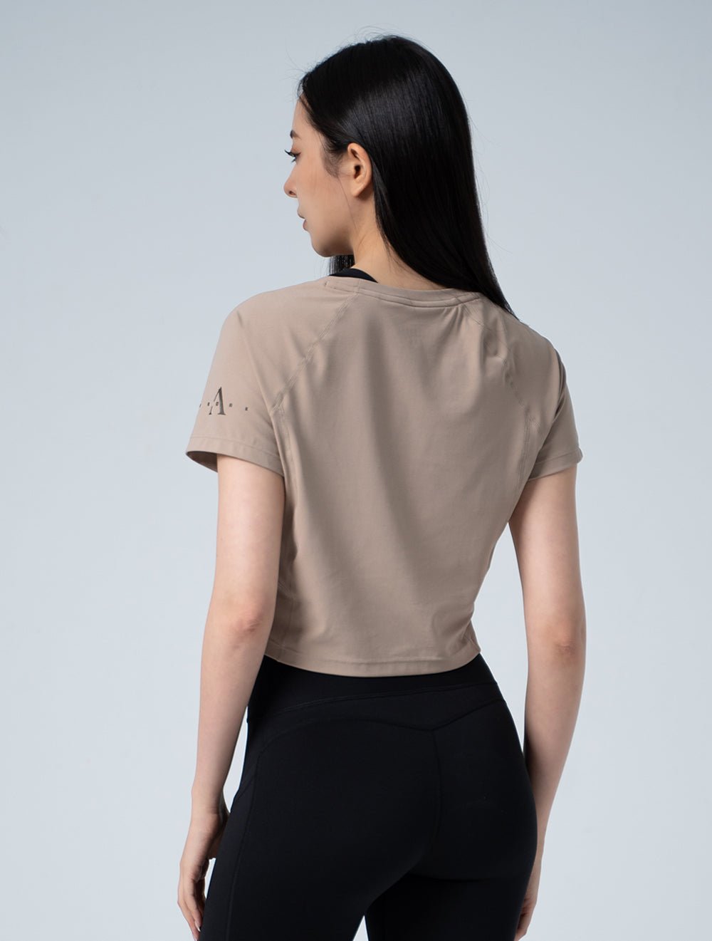 FluxFit™ 拉克蘭袖剪接短版上衣25 - 2 (荳寇棕) - AROAK 機能健身服飾 | 專為健人打造