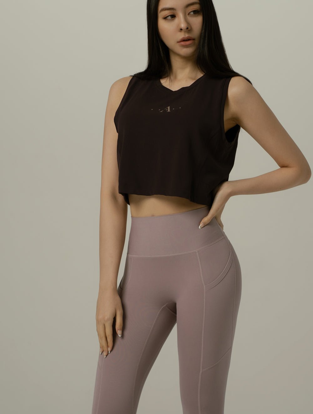 FluxFit™ 寬肩剪接短版背心25 - 2 (黑) - AROAK 機能健身服飾 | 專為健人打造