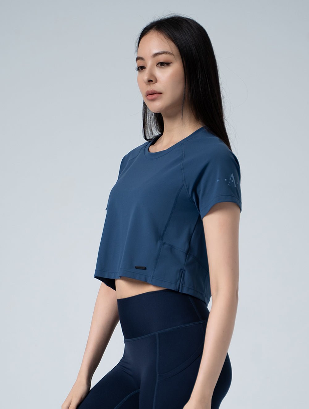 FluxFit™ 拉克蘭袖剪接短版上衣25 - 2 (斜紋藍) - AROAK 機能健身服飾 | 專為健人打造