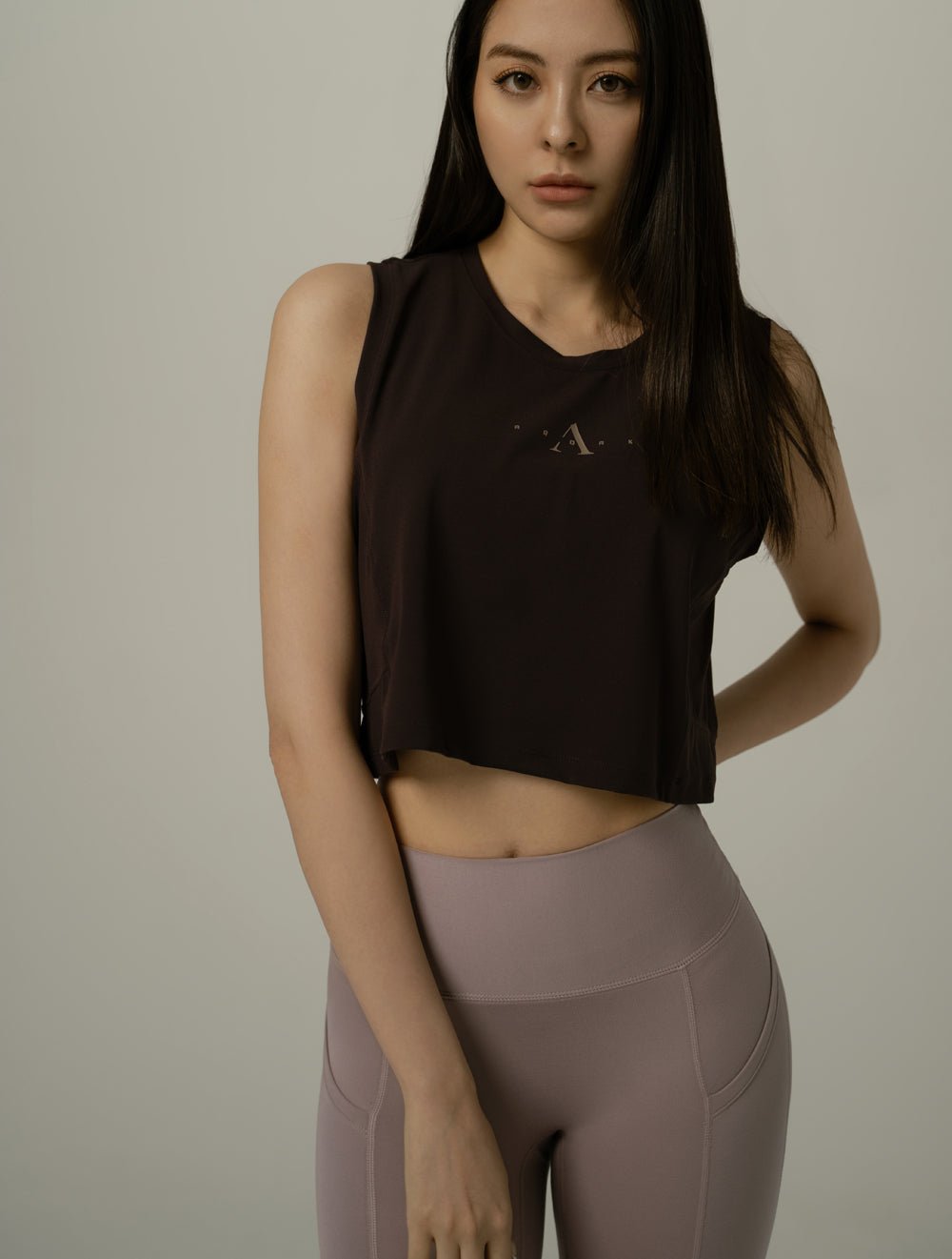 FluxFit™ 寬肩剪接短版背心25 - 2 (黑) - AROAK 機能健身服飾 | 專為健人打造