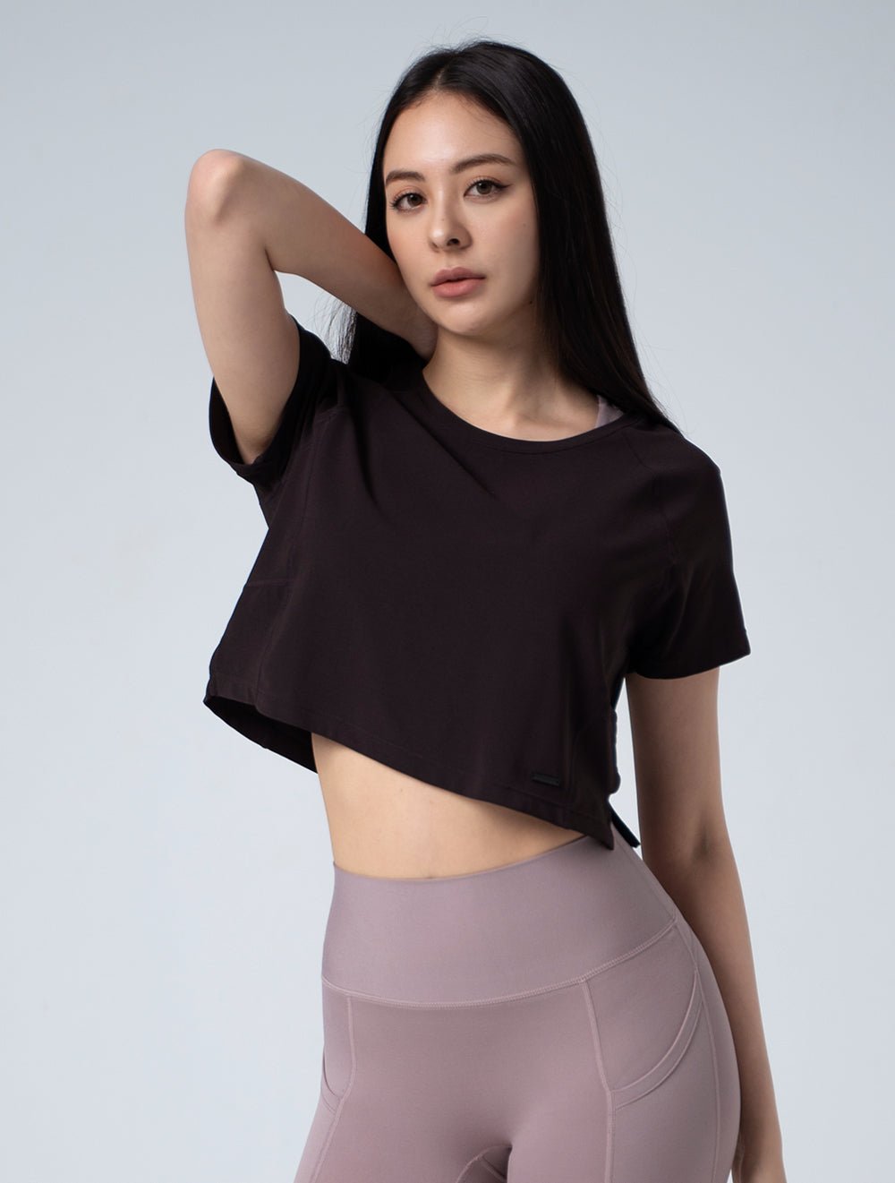 FluxFit™ 拉克蘭袖剪接短版上衣25 - 2 (杉木棕) - AROAK 機能健身服飾 | 專為健人打造