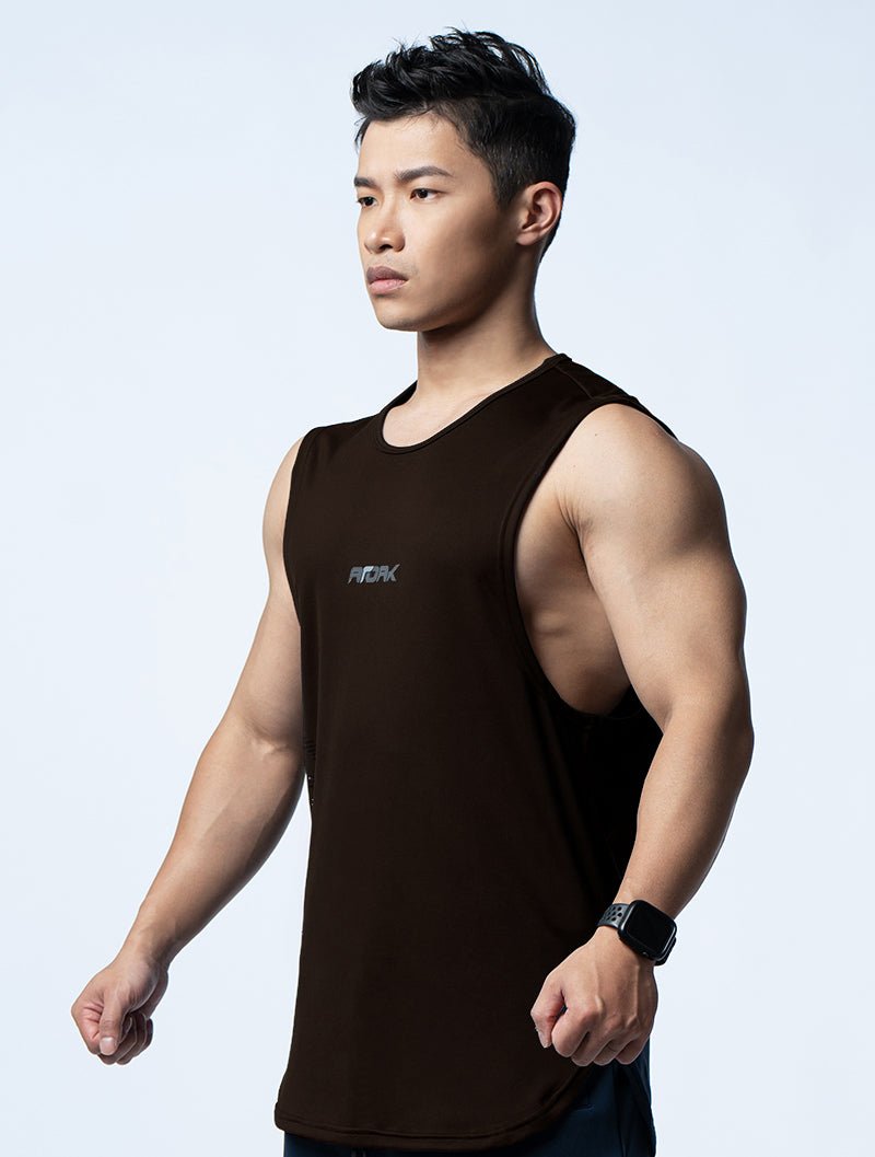 FluxFit™ 側開衩休閒背心 (杉木棕) - AROAK 機能健身服飾 | 專為健人打造