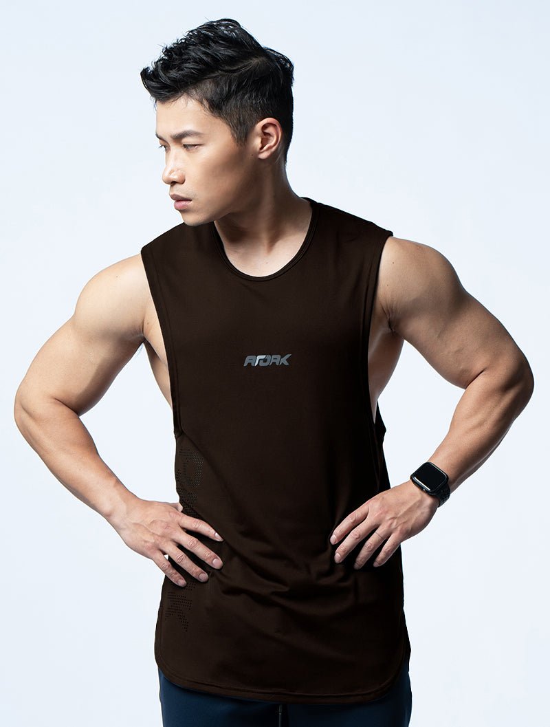 FluxFit™ 側開衩休閒背心 (杉木棕) - AROAK 機能健身服飾 | 專為健人打造