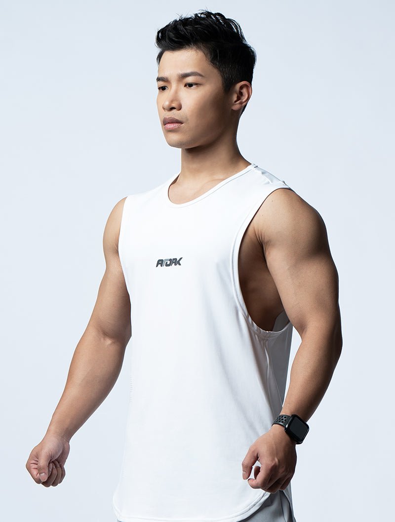 FluxFit™ 側開衩休閒背心 (白) - AROAK 機能健身服飾 | 專為健人打造