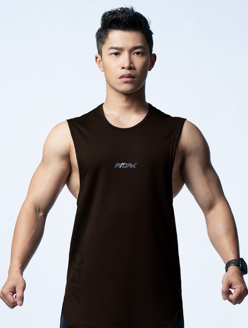 FluxFit™ 側開衩休閒背心 (杉木棕) - AROAK 機能健身服飾 | 專為健人打造