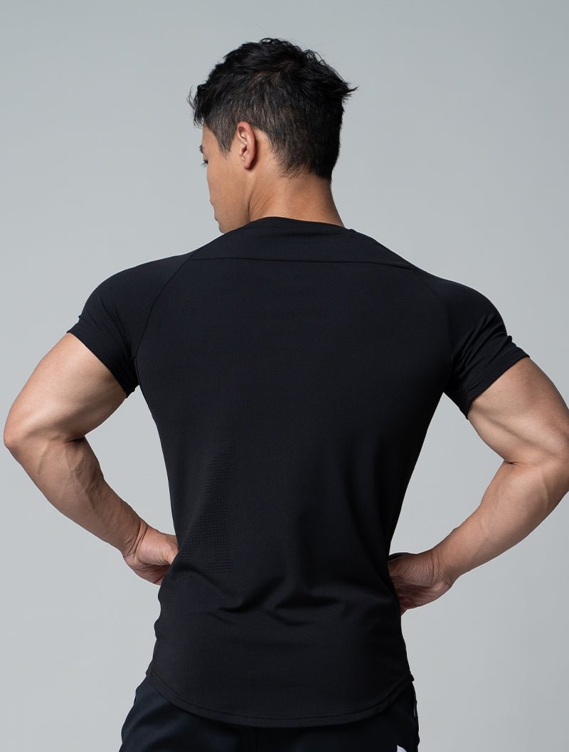 FluxFit™ LOGO沖孔訓練上衣 (黑) - AROAK 機能健身服飾 | 專為健人打造