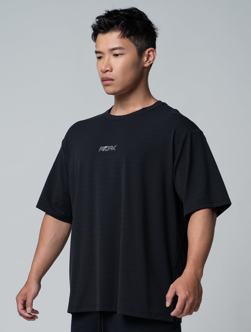 FluxFit™ LOGO沖孔OVERSIZED訓練上衣 (黑) - AROAK 機能健身服飾 | 專為健人打造