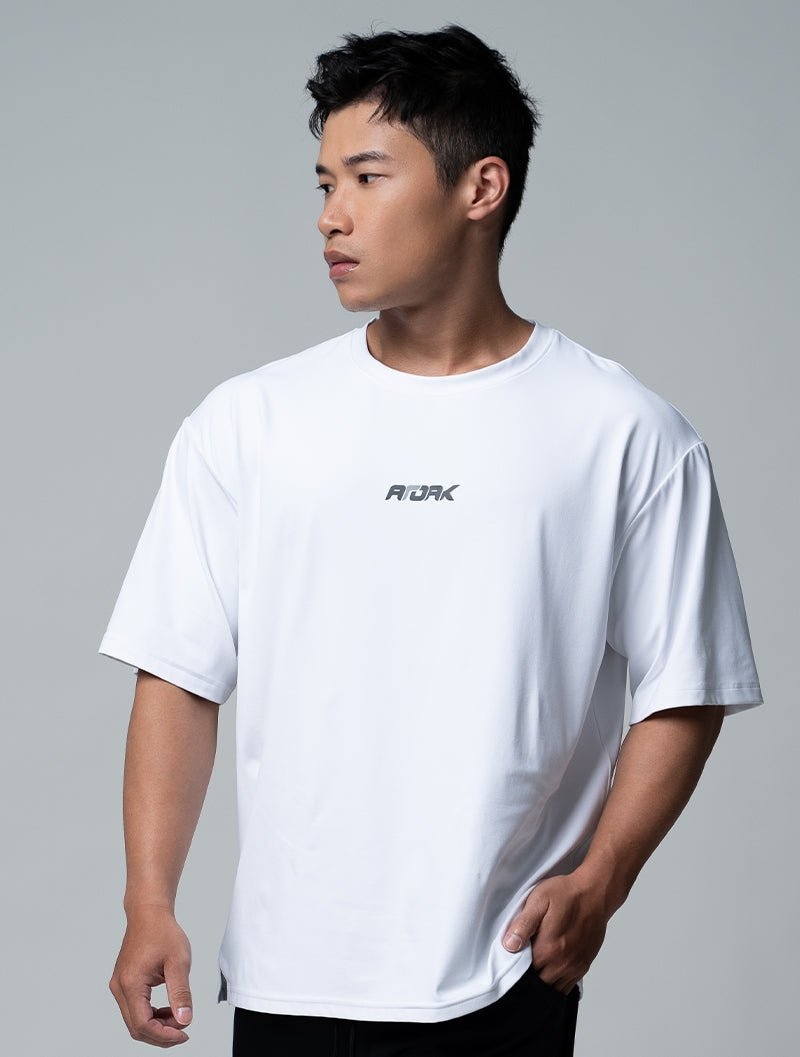 FluxFit™ LOGO沖孔OVERSIZED訓練上衣 (白) - AROAK 機能健身服飾 | 專為健人打造