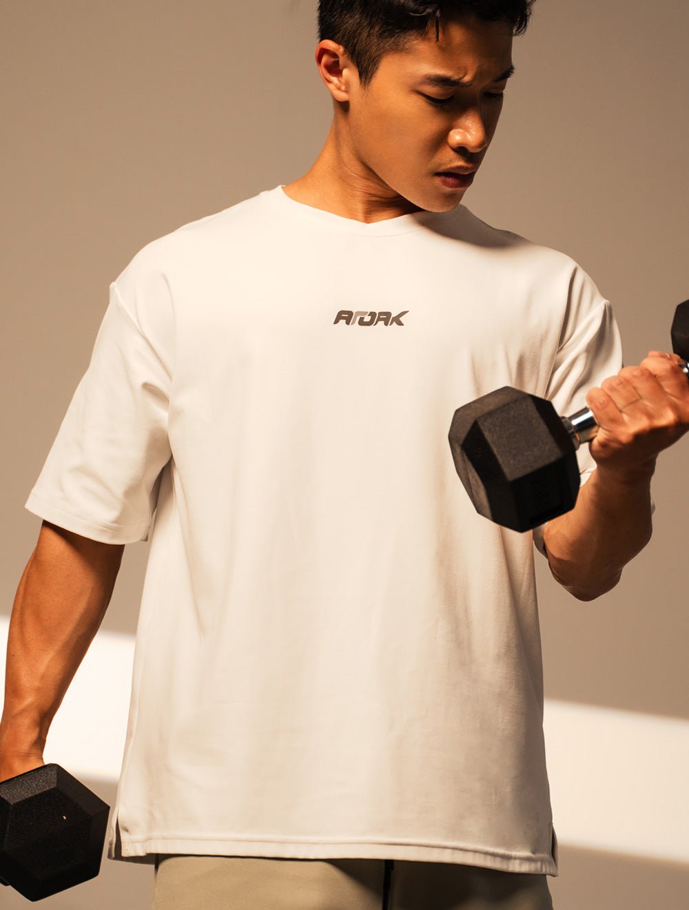 FluxFit™ LOGO沖孔OVERSIZED訓練上衣 (黑) - AROAK 機能健身服飾 | 專為健人打造