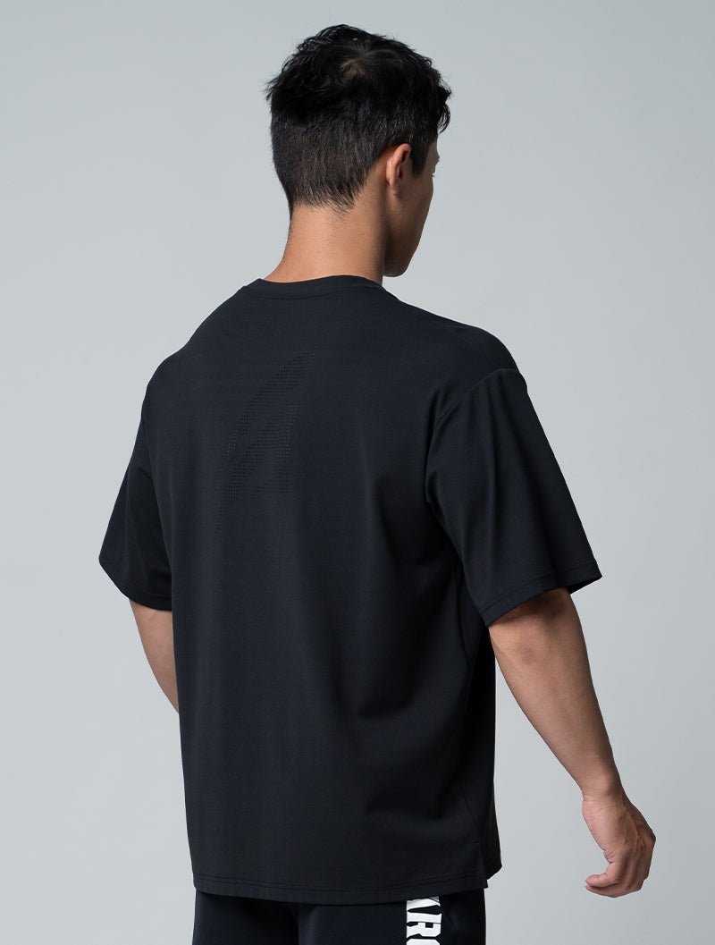 FluxFit™ LOGO沖孔OVERSIZED訓練上衣 (黑) - AROAK 機能健身服飾 | 專為健人打造