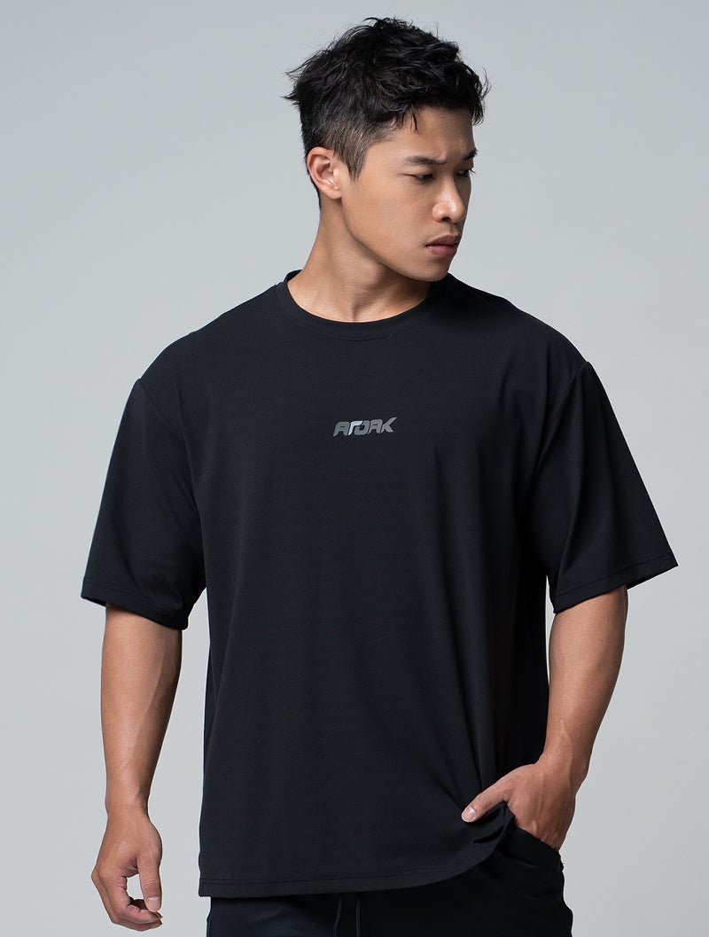 FluxFit™ LOGO沖孔OVERSIZED訓練上衣 (黑) - AROAK 機能健身服飾 | 專為健人打造