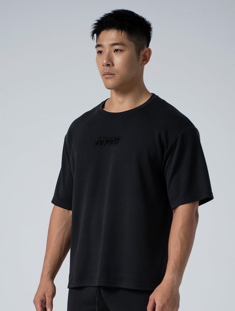 立體 LOGO 寬版休閒短袖上衣 (黑) - AROAK 機能健身服飾 | 專為健人打造
