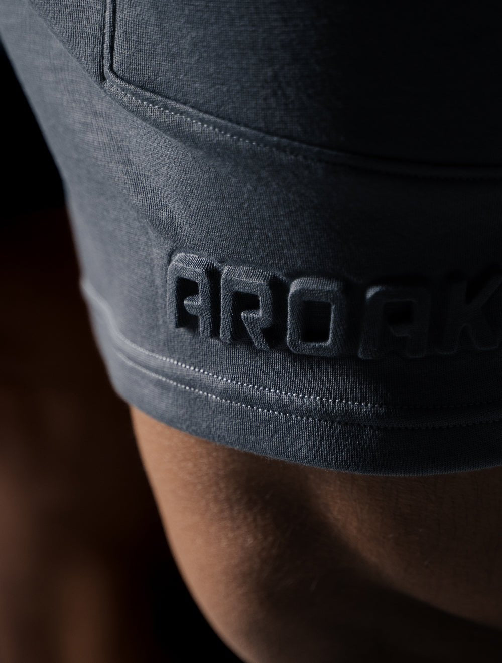 立體 LOGO 休閒短褲 (黑) - AROAK 機能健身服飾 | 專為健人打造