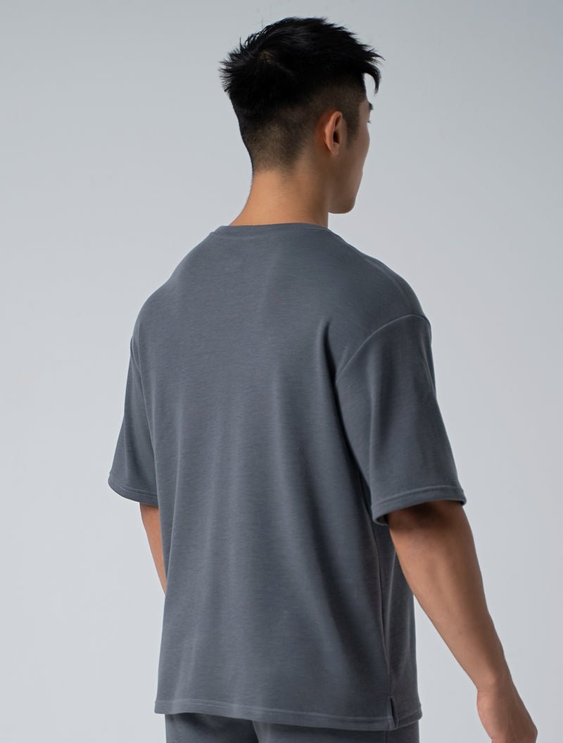 立體 LOGO 寬版休閒短袖上衣 (水泥灰) - AROAK 機能健身服飾 | 專為健人打造