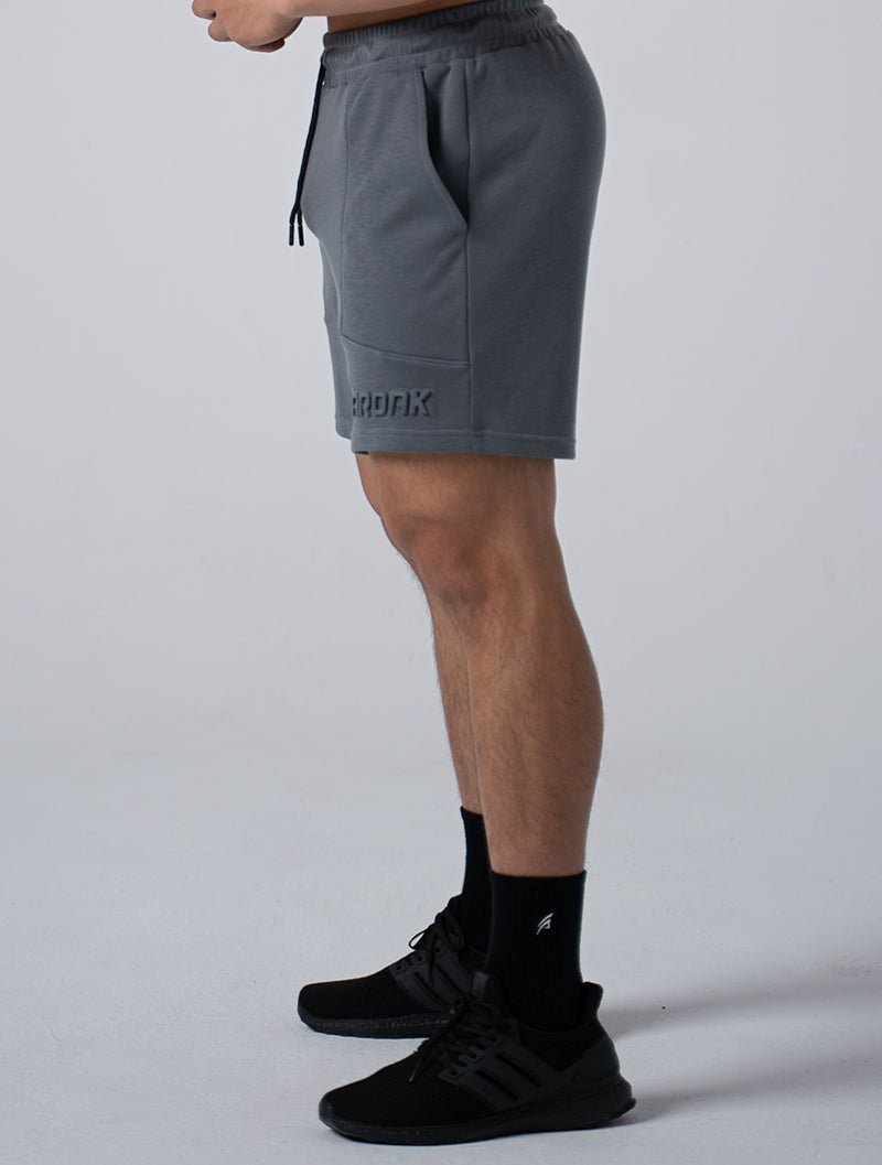 立體 LOGO 休閒短褲 (水泥灰) - AROAK 機能健身服飾 | 專為健人打造