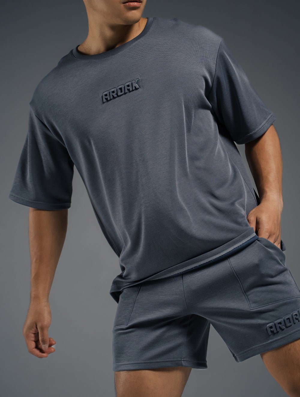 立體 LOGO 寬版休閒短袖上衣 (黑) - AROAK 機能健身服飾 | 專為健人打造