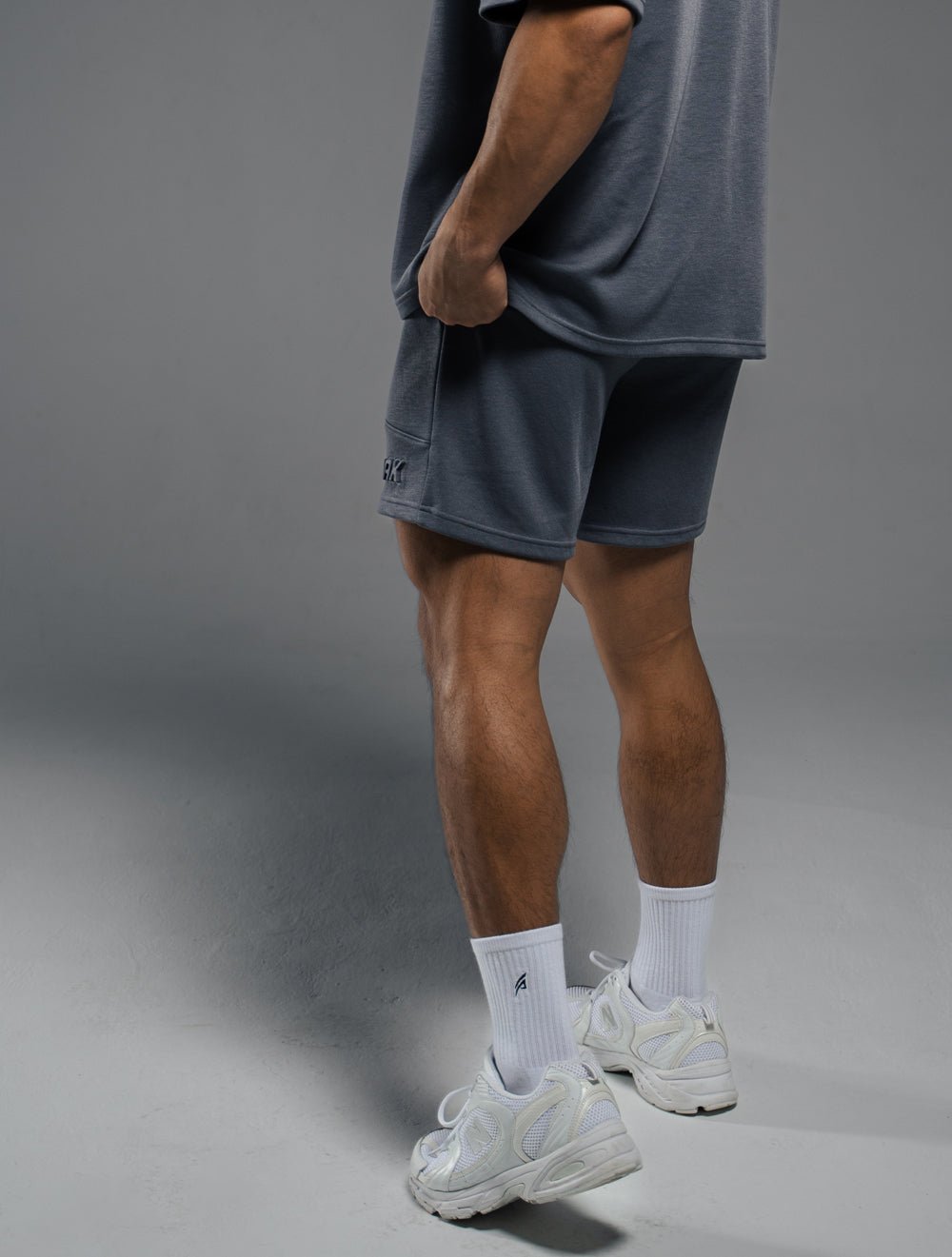 立體 LOGO 休閒短褲 (黑) - AROAK 機能健身服飾 | 專為健人打造