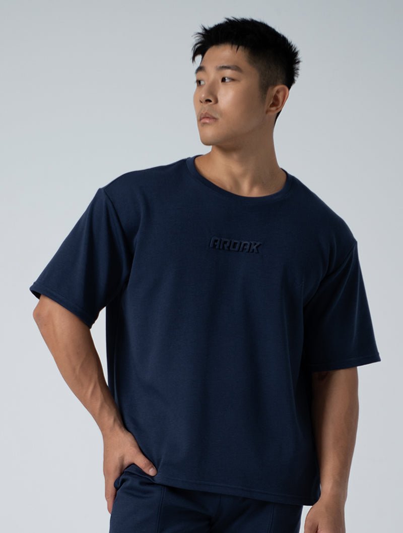 立體 LOGO 寬版休閒短袖上衣 (深藍) - AROAK 機能健身服飾 | 專為健人打造