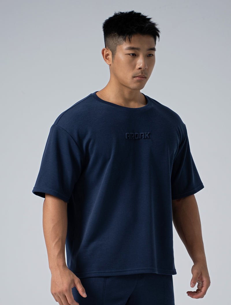立體 LOGO 寬版休閒短袖上衣 (深藍) - AROAK 機能健身服飾 | 專為健人打造