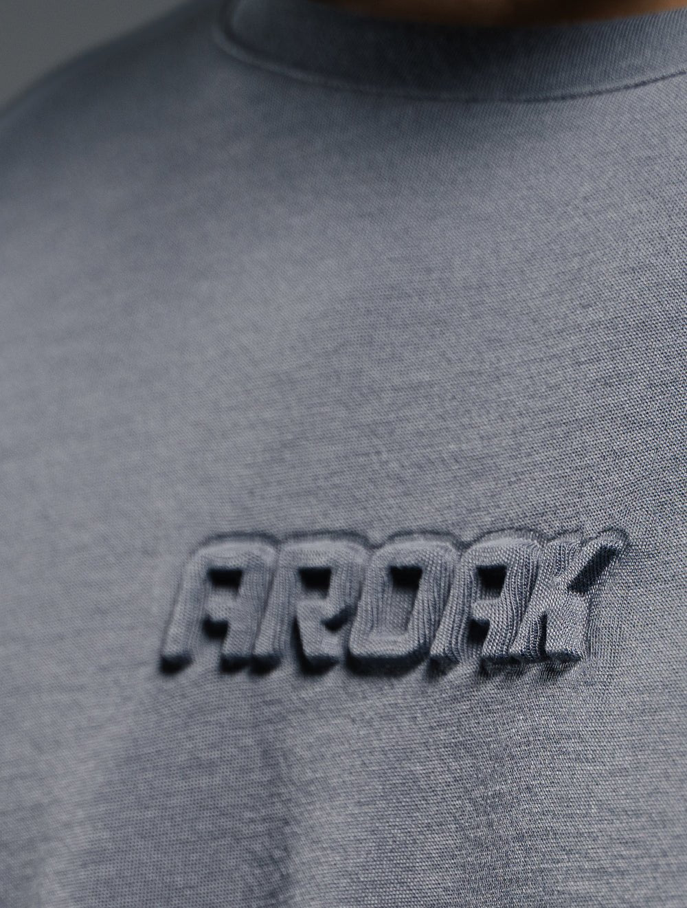 立體 LOGO 寬版休閒短袖上衣 (黑) - AROAK 機能健身服飾 | 專為健人打造