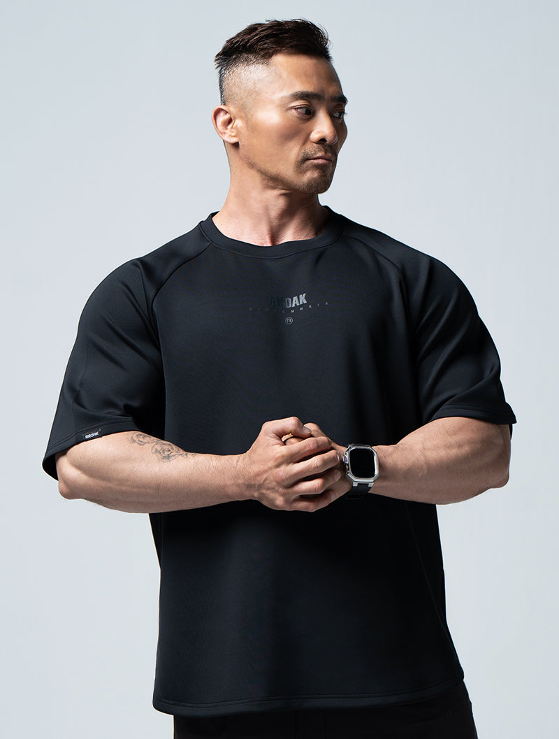 AirFlex™ 對決 OVERSIZED拉克蘭袖上衣 (黑)