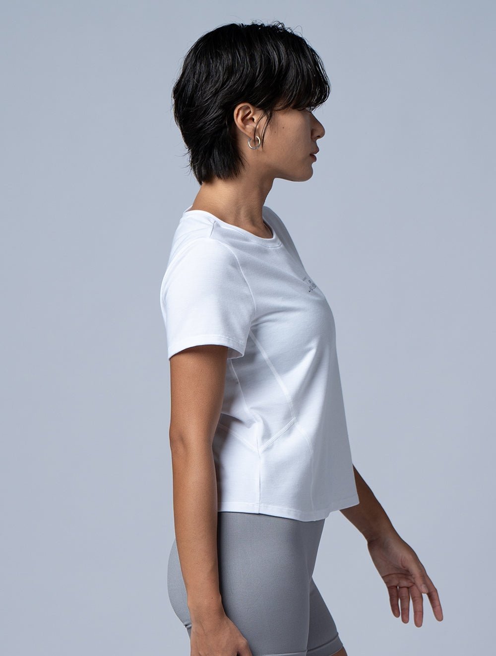TENCEL™-SGL 立線剪接上衣 (白) - AROAK 機能健身服飾 | 專為健人打造