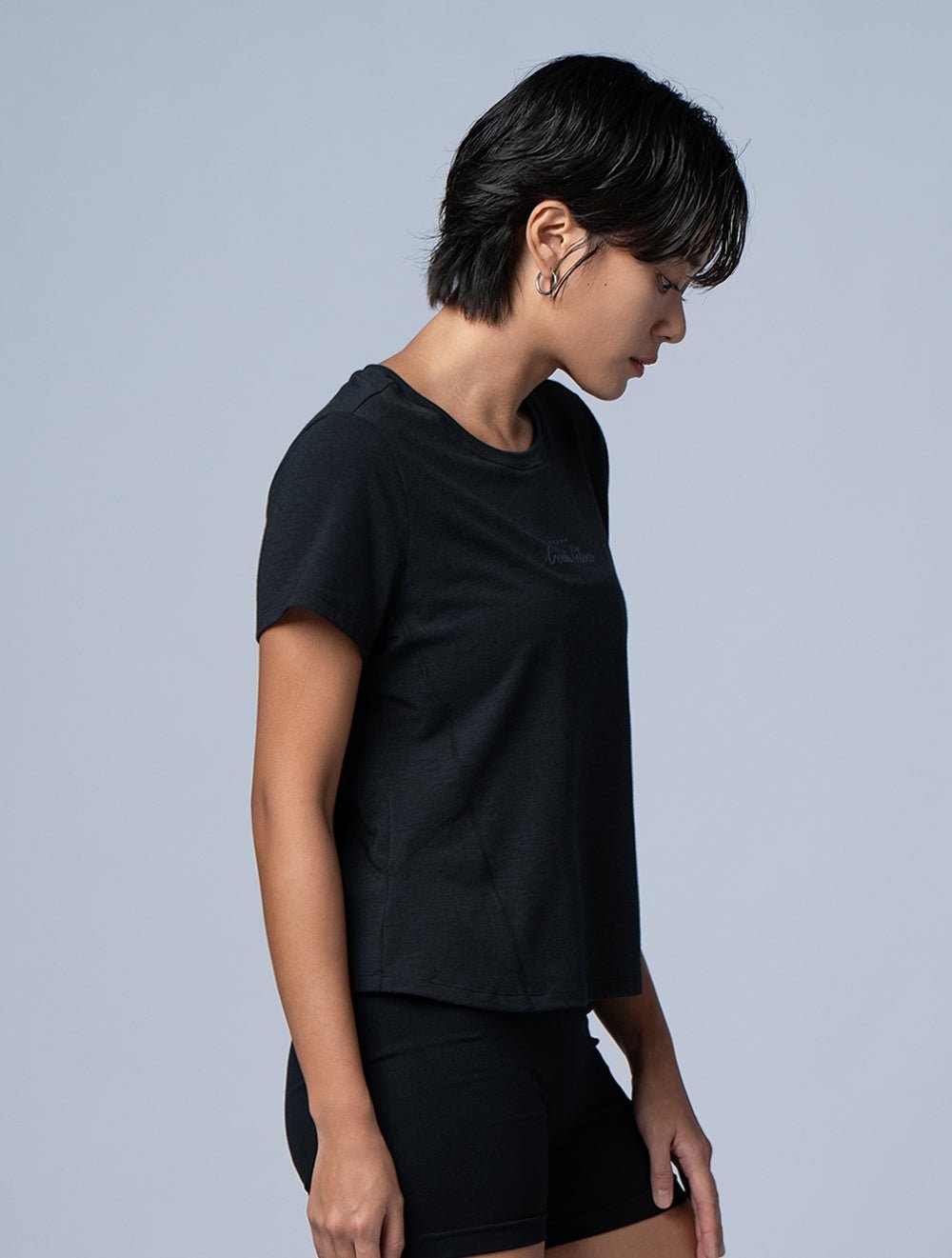 TENCEL™-SGL 立線剪接上衣 (黑) - AROAK 機能健身服飾 | 專為健人打造
