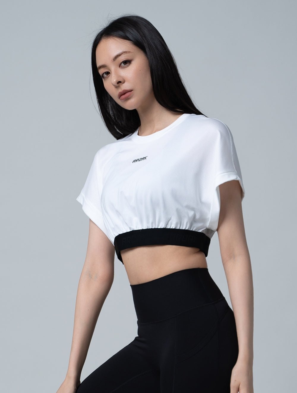 TuckAir™ 寬袖束口短版上衣 (白) - AROAK 機能健身服飾 | 專為健人打造