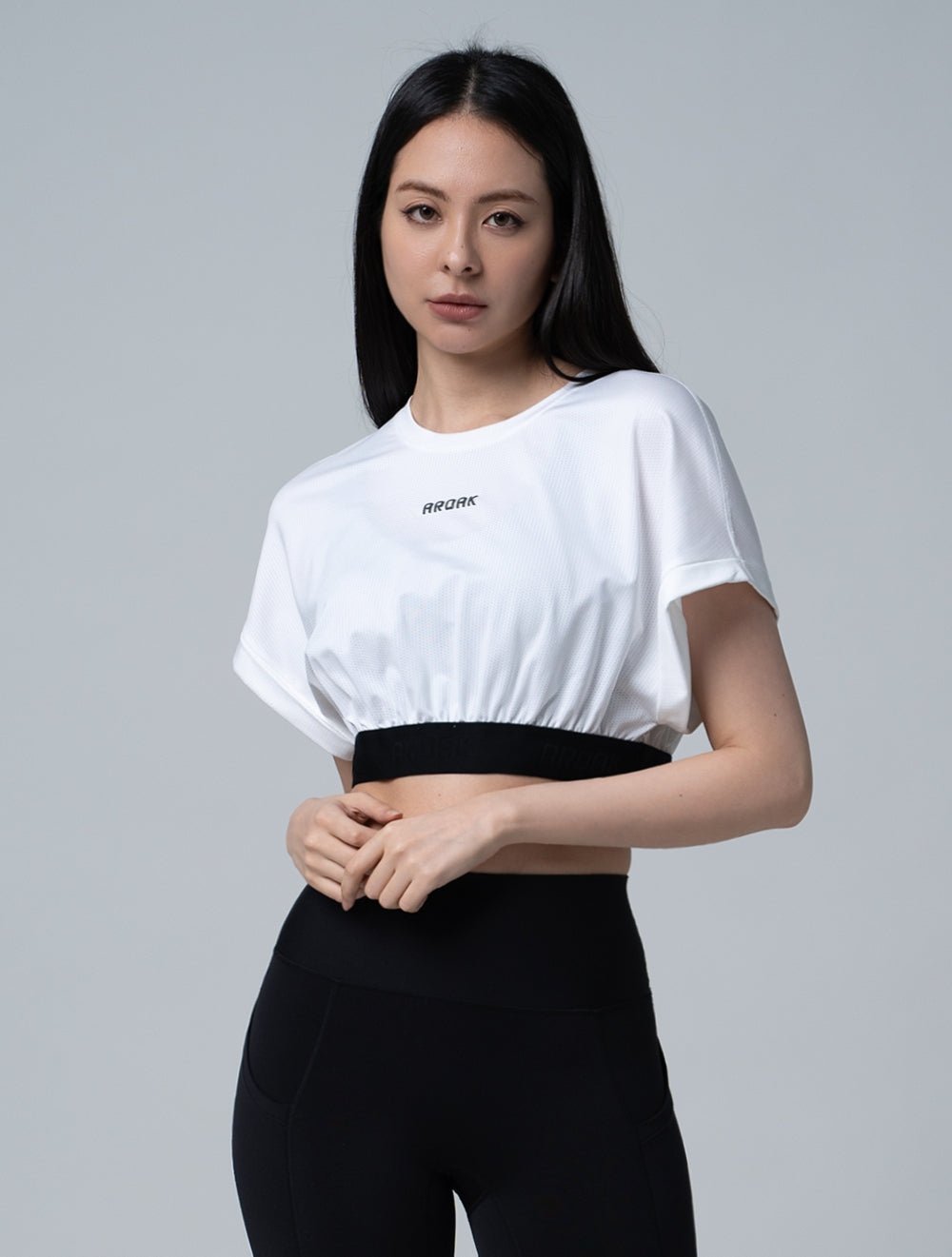 TuckAir™ 寬袖束口短版上衣 (白) - AROAK 機能健身服飾 | 專為健人打造