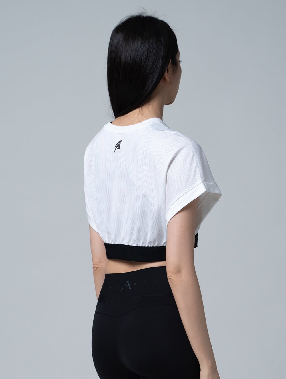 TuckAir™ 寬袖束口短版上衣 (白) - AROAK 機能健身服飾 | 專為健人打造