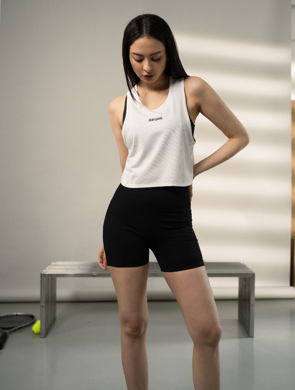 TuckAir™ 輕感短版背心 (黑) - AROAK 機能健身服飾 | 專為健人打造