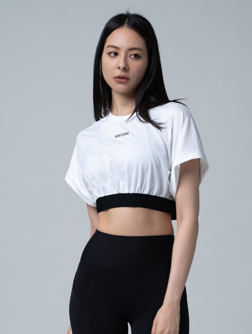 TuckAir™ 寬袖束口短版上衣 (白) - AROAK 機能健身服飾 | 專為健人打造