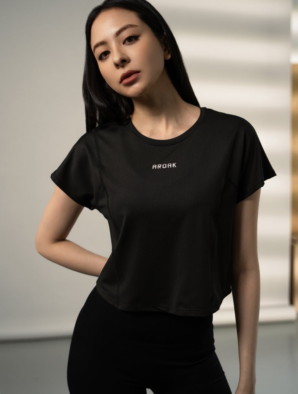 TuckAir™ 俐落拼接上衣 (黑) - AROAK 機能健身服飾 | 專為健人打造