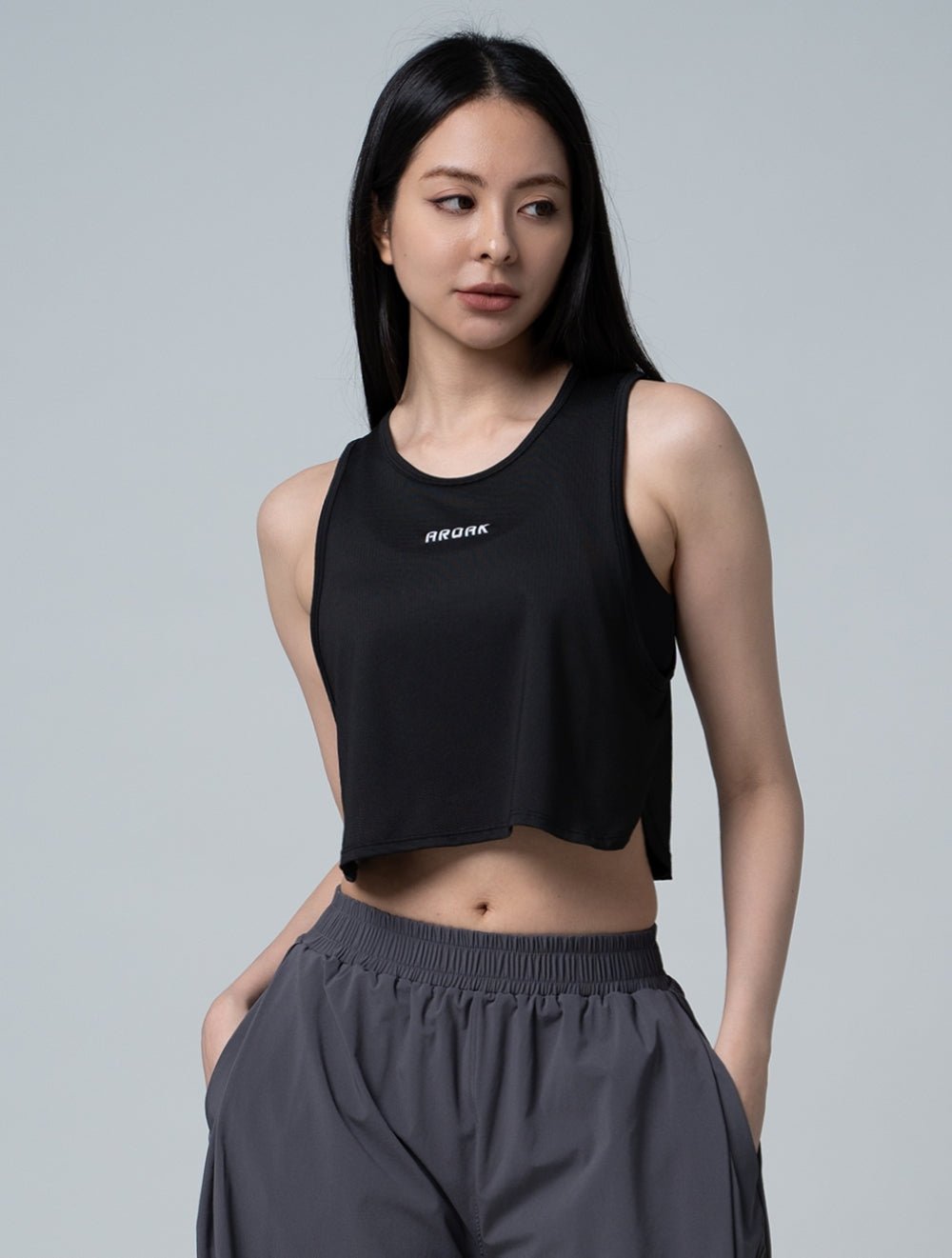 TuckAir™ 輕感短版背心 (黑) - AROAK 機能健身服飾 | 專為健人打造