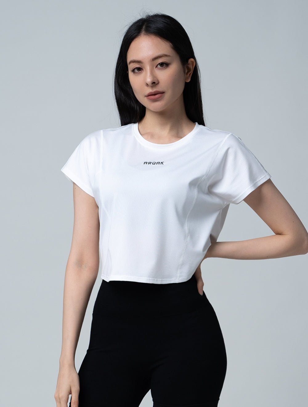 TuckAir™ 俐落拼接上衣 (白) - AROAK 機能健身服飾 | 專為健人打造
