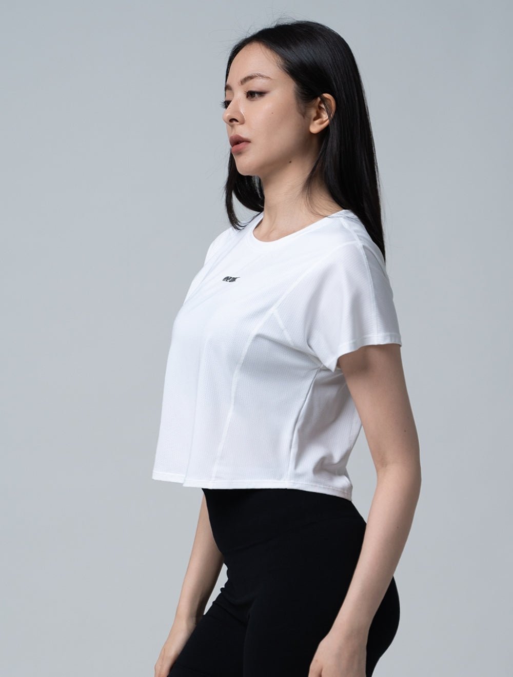 TuckAir™ 俐落拼接上衣 (白) - AROAK 機能健身服飾 | 專為健人打造