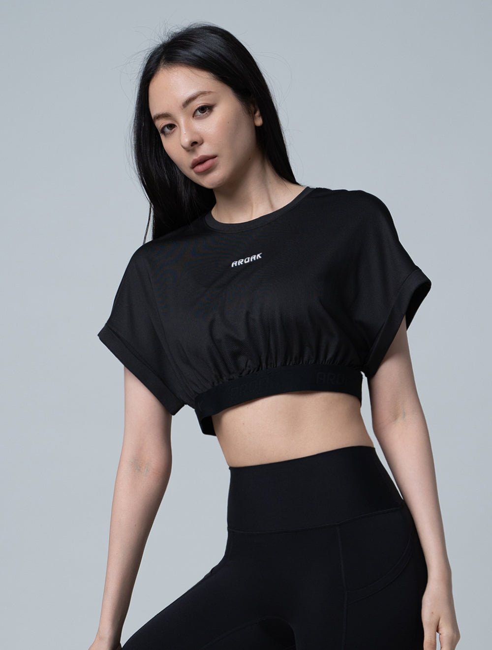 TuckAir™ 寬袖束口短版上衣 (黑) - AROAK 機能健身服飾 | 專為健人打造