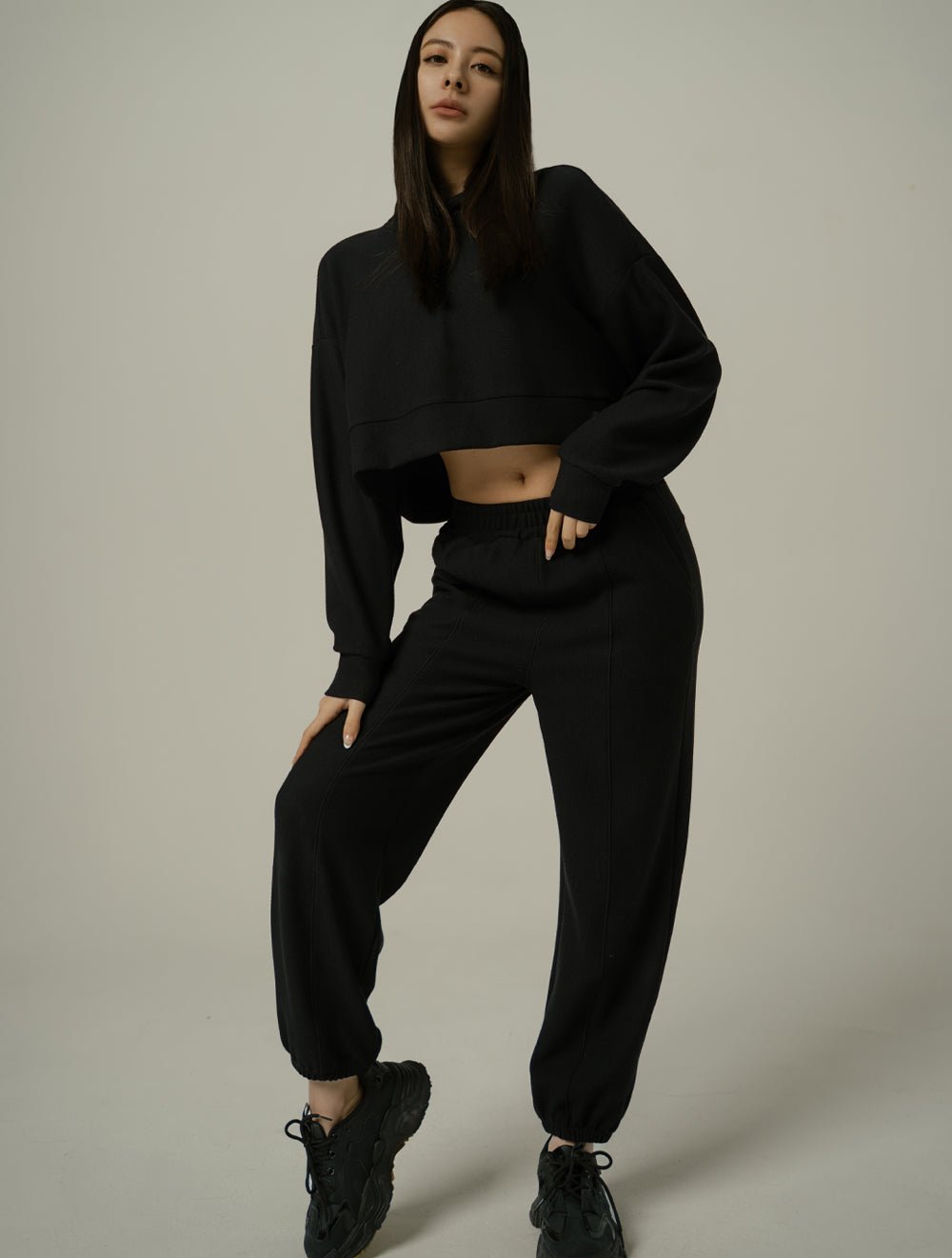 Wafflux™ 雲感縮口長褲25 - 2 (黑) - AROAK 機能健身服飾 | 專為健人打造