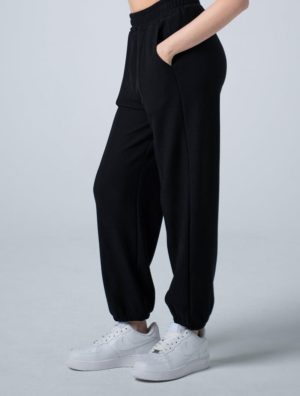 Wafflux™ 雲感縮口長褲25 - 2 (黑) - AROAK 機能健身服飾 | 專為健人打造