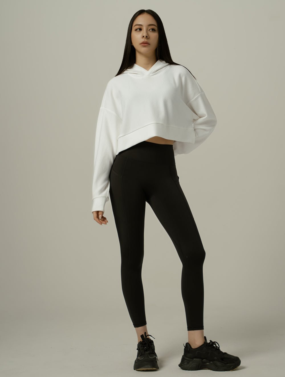 Wafflux™ 雲感短版連帽上衣 25 - 2 (黑) - AROAK 機能健身服飾 | 專為健人打造