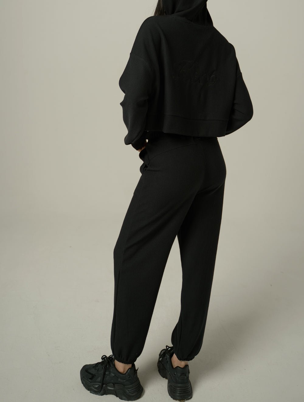 Wafflux™ 雲感縮口長褲25 - 2 (黑) - AROAK 機能健身服飾 | 專為健人打造