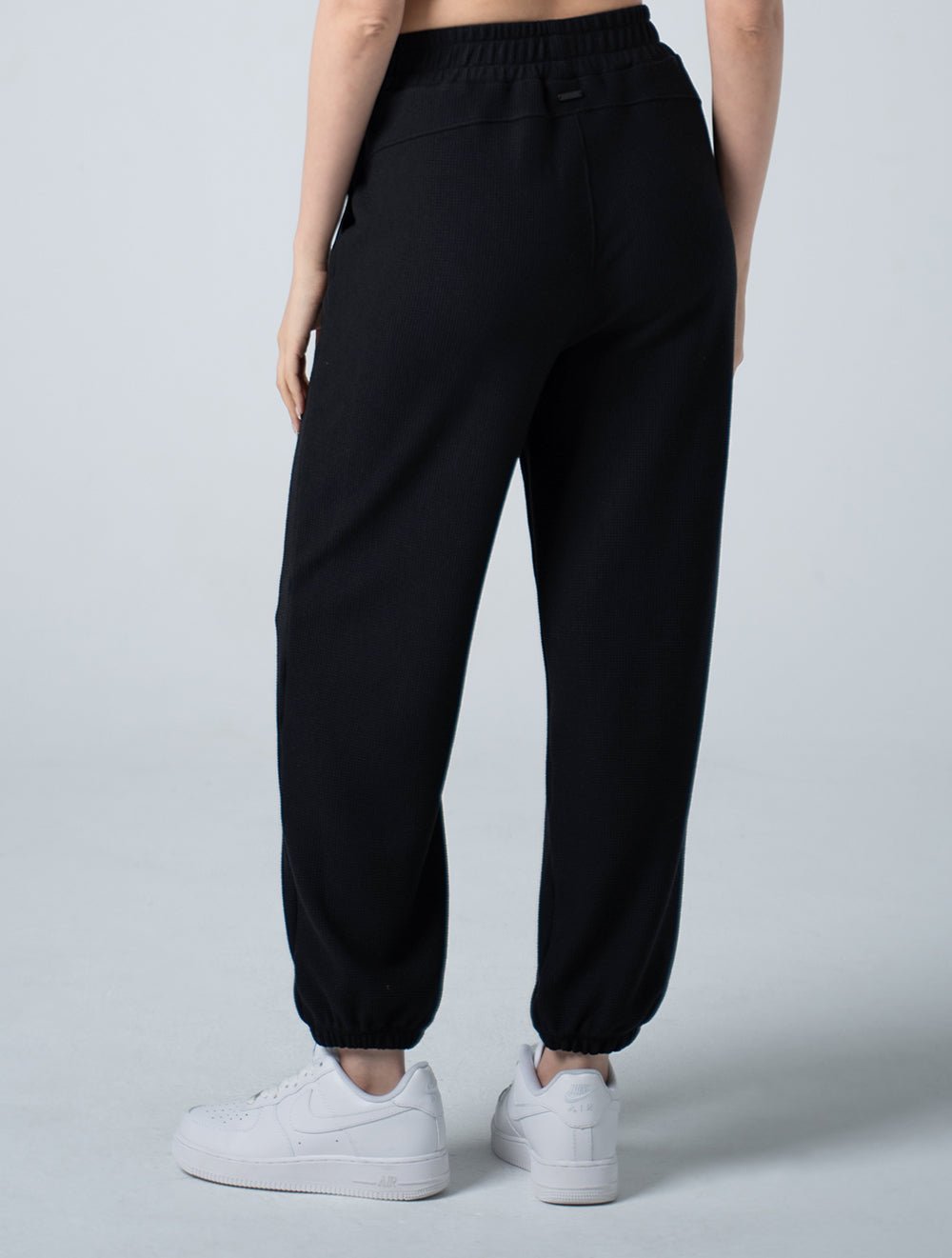 Wafflux™ 雲感縮口長褲25 - 2 (黑) - AROAK 機能健身服飾 | 專為健人打造