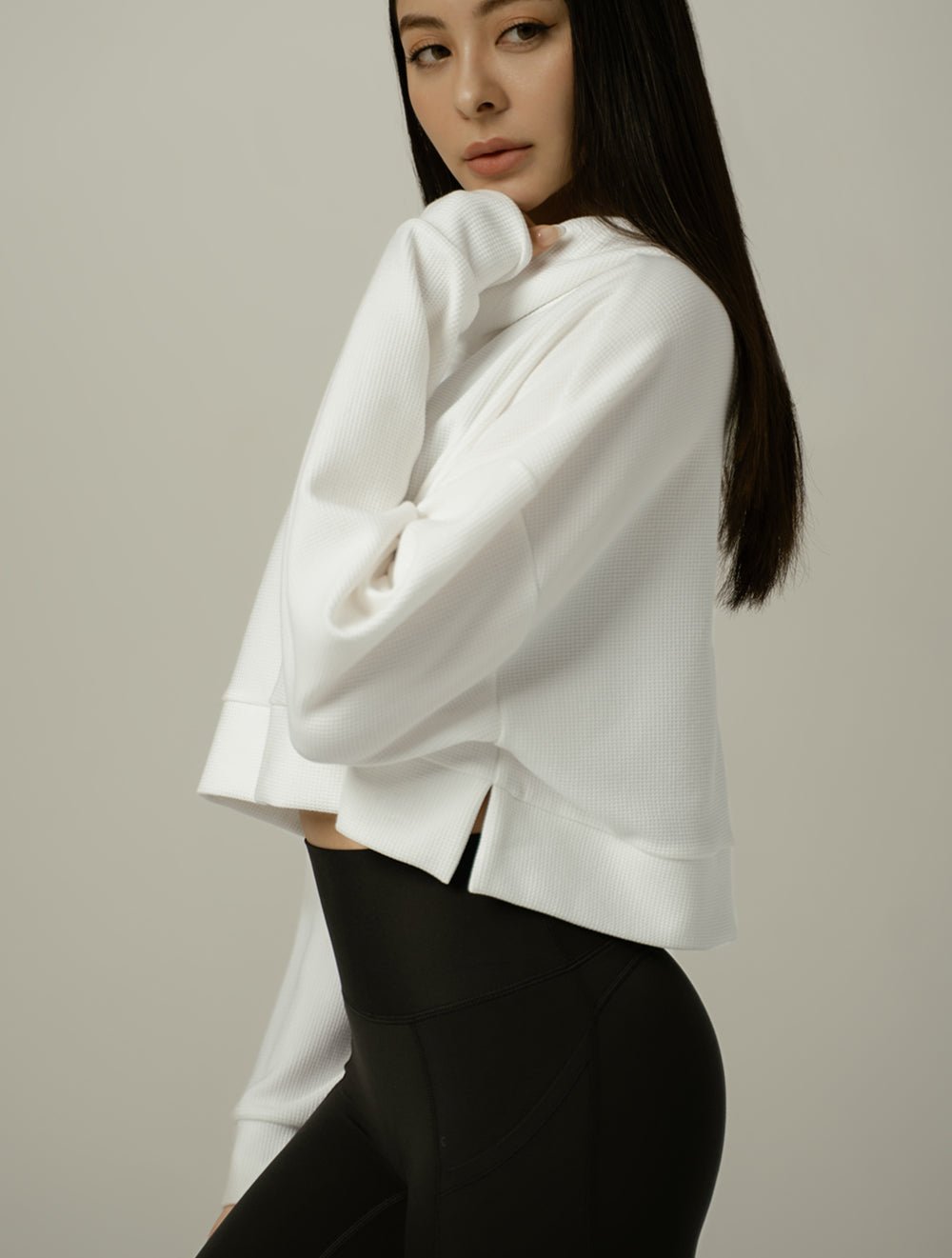 Wafflux™ 雲感短版連帽上衣 25 - 2 (黑) - AROAK 機能健身服飾 | 專為健人打造