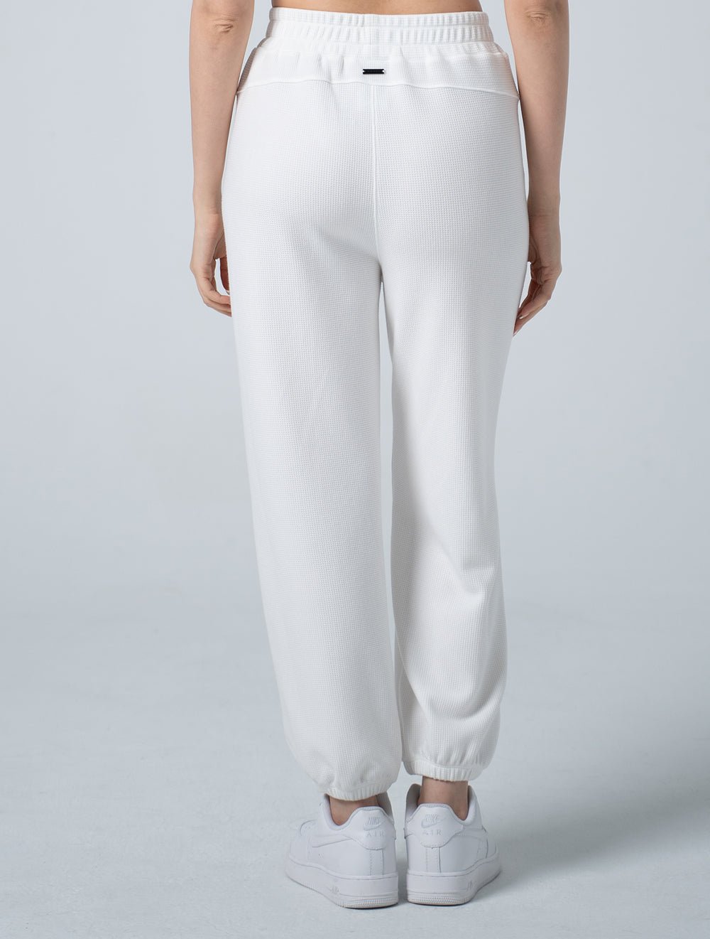 Wafflux™ 雲感縮口長褲25 - 2 (白) - AROAK 機能健身服飾 | 專為健人打造