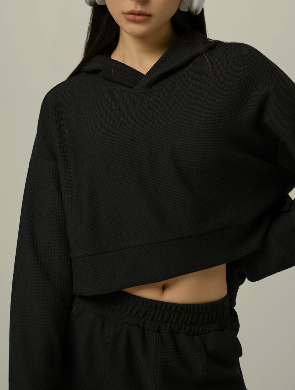 Wafflux™ 雲感短版連帽上衣 25 - 2 (黑) - AROAK 機能健身服飾 | 專為健人打造