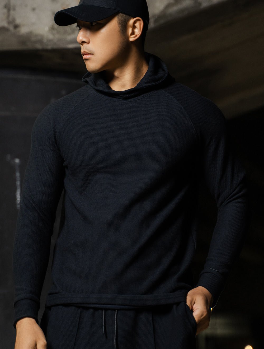 Wafflux™ 雲感連帽上衣 (黑) - AROAK 機能健身服飾 | 專為健人打造