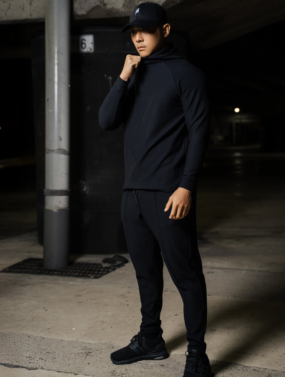 Wafflux™ 雲感連帽上衣 (黑) - AROAK 機能健身服飾 | 專為健人打造